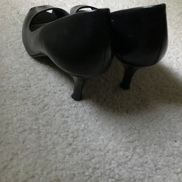 East 5th Classic Black Peep-Toe Heels 👠 - Picture 3 of 4